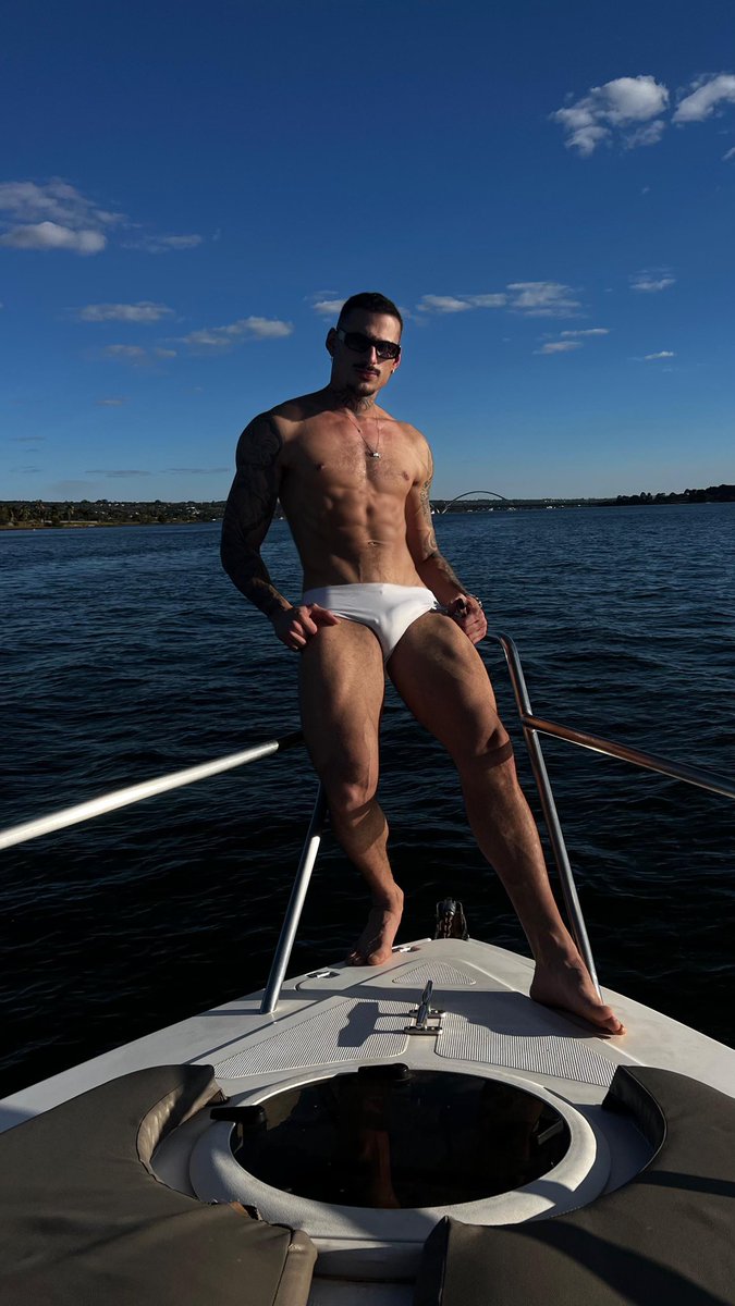 Um dos meus maiores fetiches em fuder em uma lancha , eu assim
De pauzão durao pra fora e vc mamando no ar livre 🤤🤤

onlyfans.com/diegopherraz