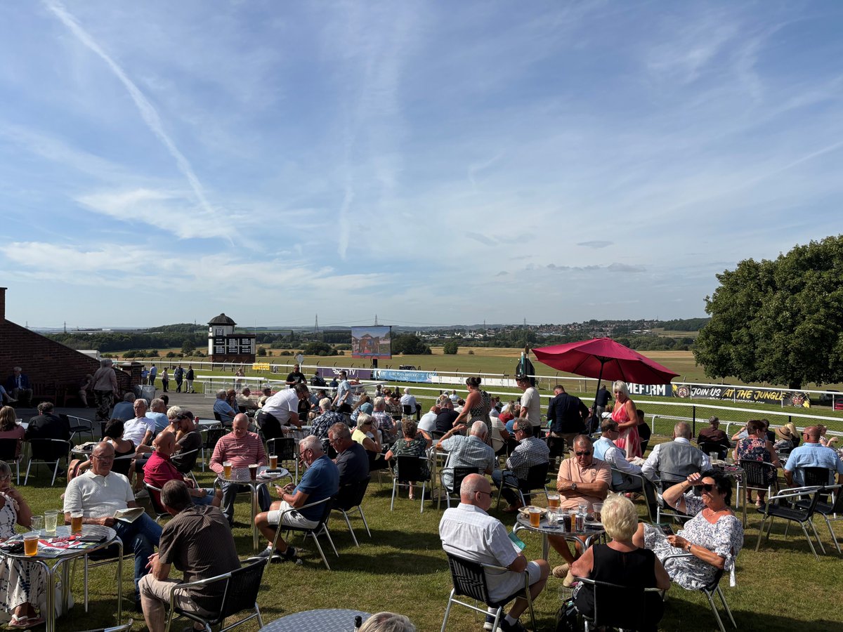 ponteraces's tweet image. A lovely sunny afternoon at Pontefract today βοΈ
Thank you to everyone who joined us! We hope to see you back again next week, on Friday 18th July for our Music Night & Beer Festival as the @YorkshireRacing Summer Festival Festival gets underway ππ₯³