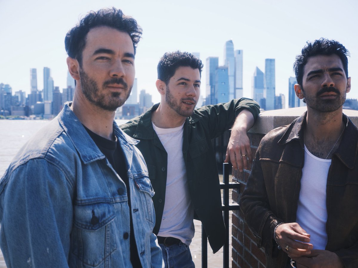 One month countdown until Greetings From Your Hometown release 🩶 

We can’t wait for this album to be yours! 

Signed some copies for you -

shop.jonasbrothers.com/collections/gr…