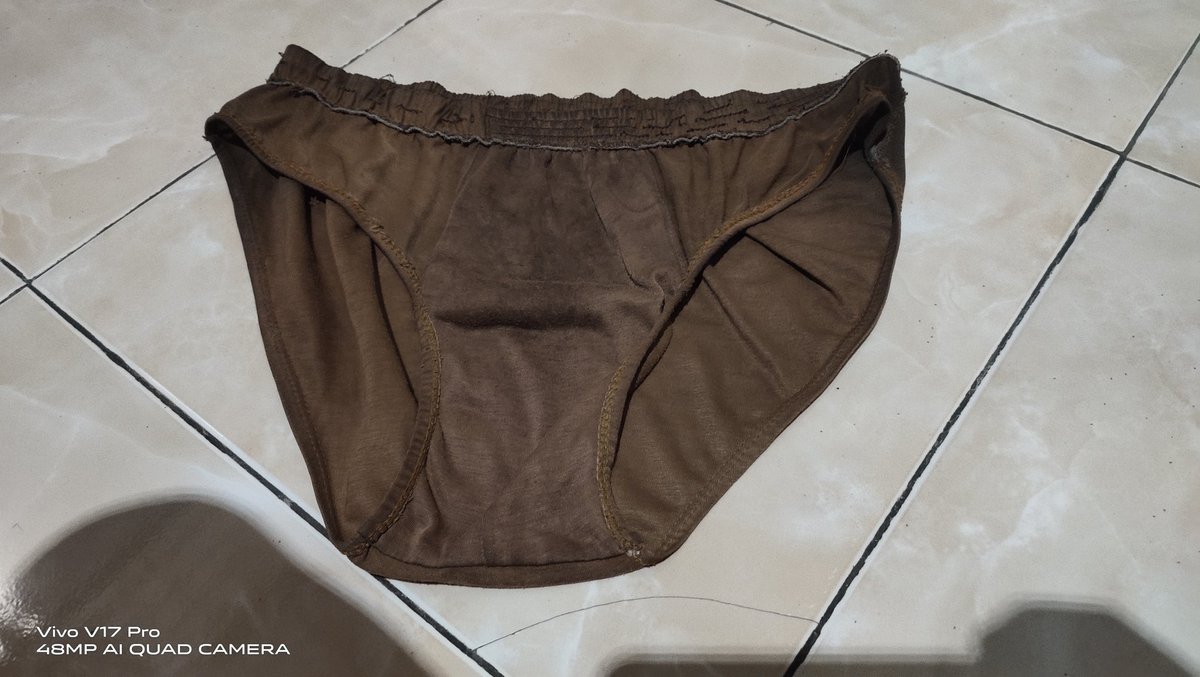 FAIZAFRIZHAL's tweet photo. Dapet sempak anak bengkel . . .HADEHHH baunya sedap sekali . Coba lihat di bekas PALKONYA banyak bekas2 cairan . . https://t.co/f1W0Jp5OYc