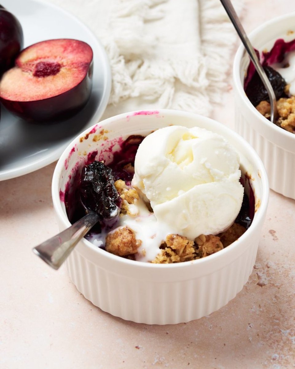 Summer dessert = handled. This crumble blends juicy berries and chewy prunes for an ice cream-topped masterpiece. 

Get the recipe from our friends @foodheaven: foodheavenmadeeasy.com/prune-berry-cr…