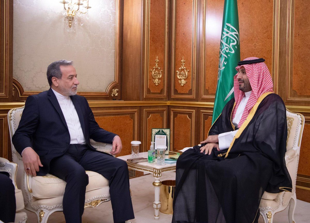 Badermasaker's tweet image. سمو سيدي #ولي_العهد يلتقي وزير الخارجية الإيراني ويستعرضان العلاقات الثنائية بين البلدين الشقيقين، ويبحثان مستجدات الأوضاع الإقليمية والجهود المبذولة تجاهها.