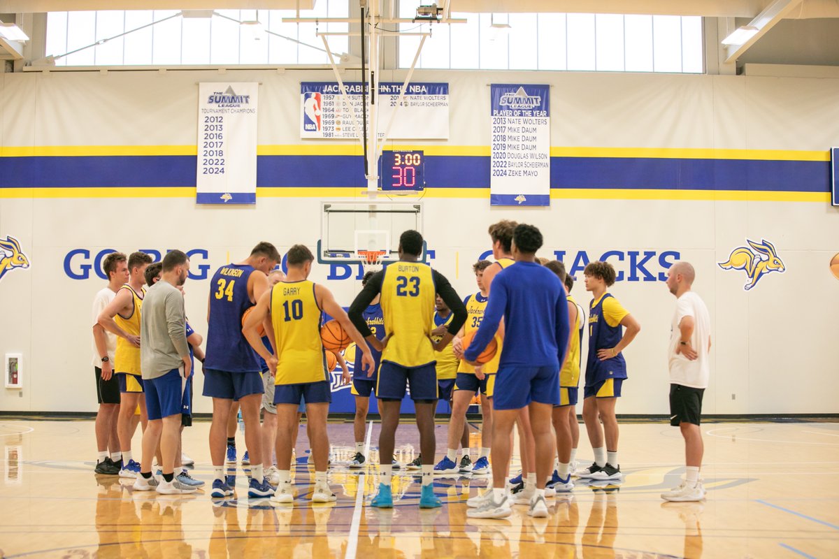 GoJacksMBB's tweet image. Dog days of summer 💪

#GoJacks 🐰
