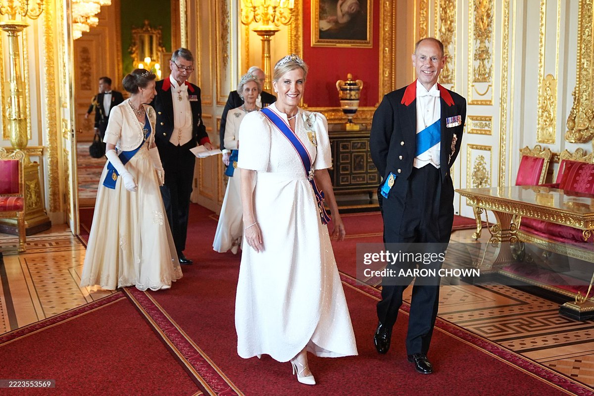 First look at The Duke and Duchess of Edinburgh, The Princess Royal and Sir Tim Laurence and The Duke and Duchess of Gloucester at the State Banquet tonight in honour of the French State Visit 🇬🇧🇫🇷