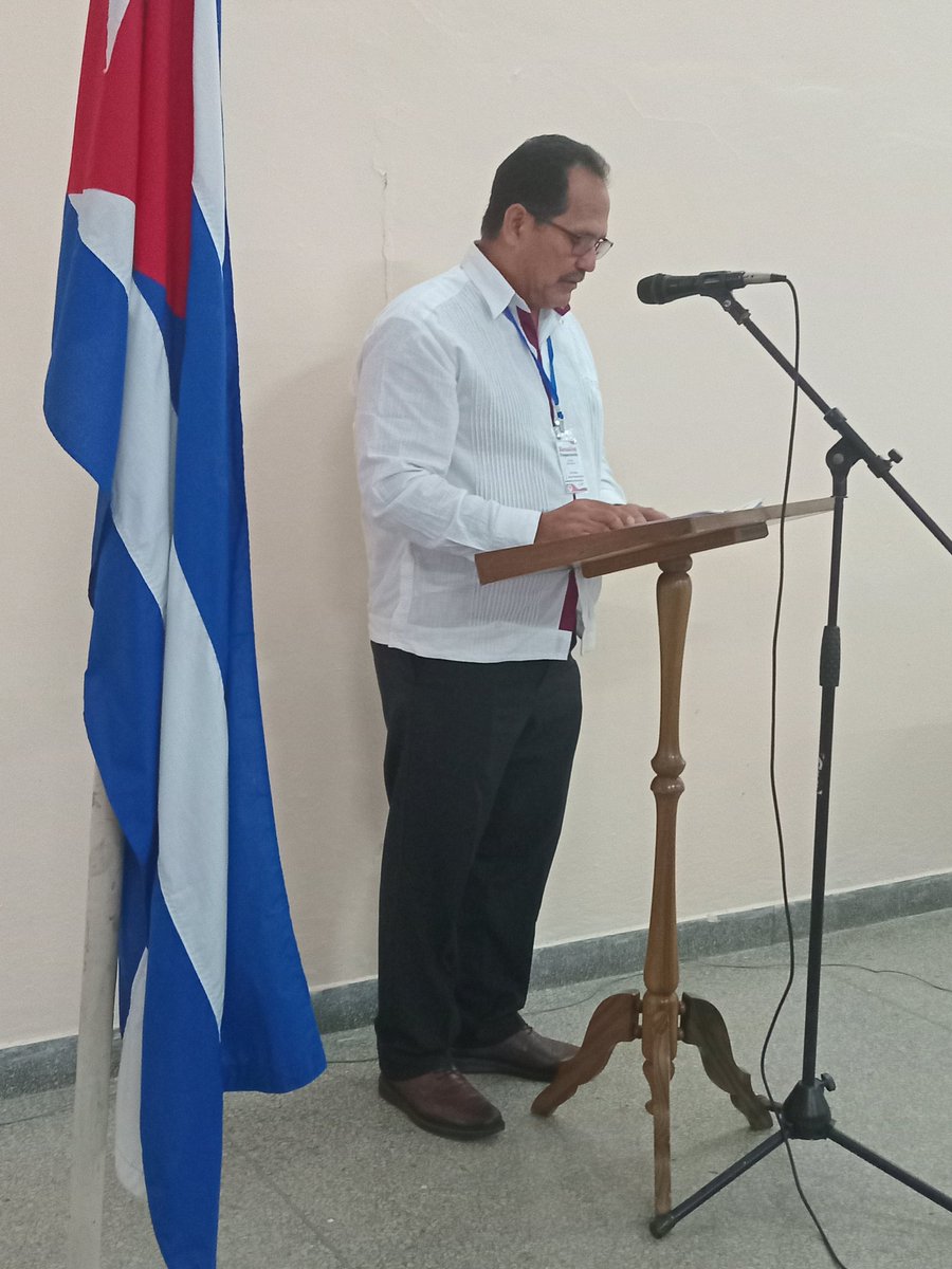 Con sabiduría el Director General de Educación en Santiago de Cuba dejó inaugurado el Seminario Provincial de preparación del curso escolar 2025-2026 <a href="/DiazCanelB/">Miguel Díaz-Canel Bermúdez</a> <a href="/CubaMined/">MINED</a> <a href="/naimatrujillob/">Naima Ariatne Trujillo Barreto</a> <a href="/RaulSamon/">Raúl Samón Soto</a>