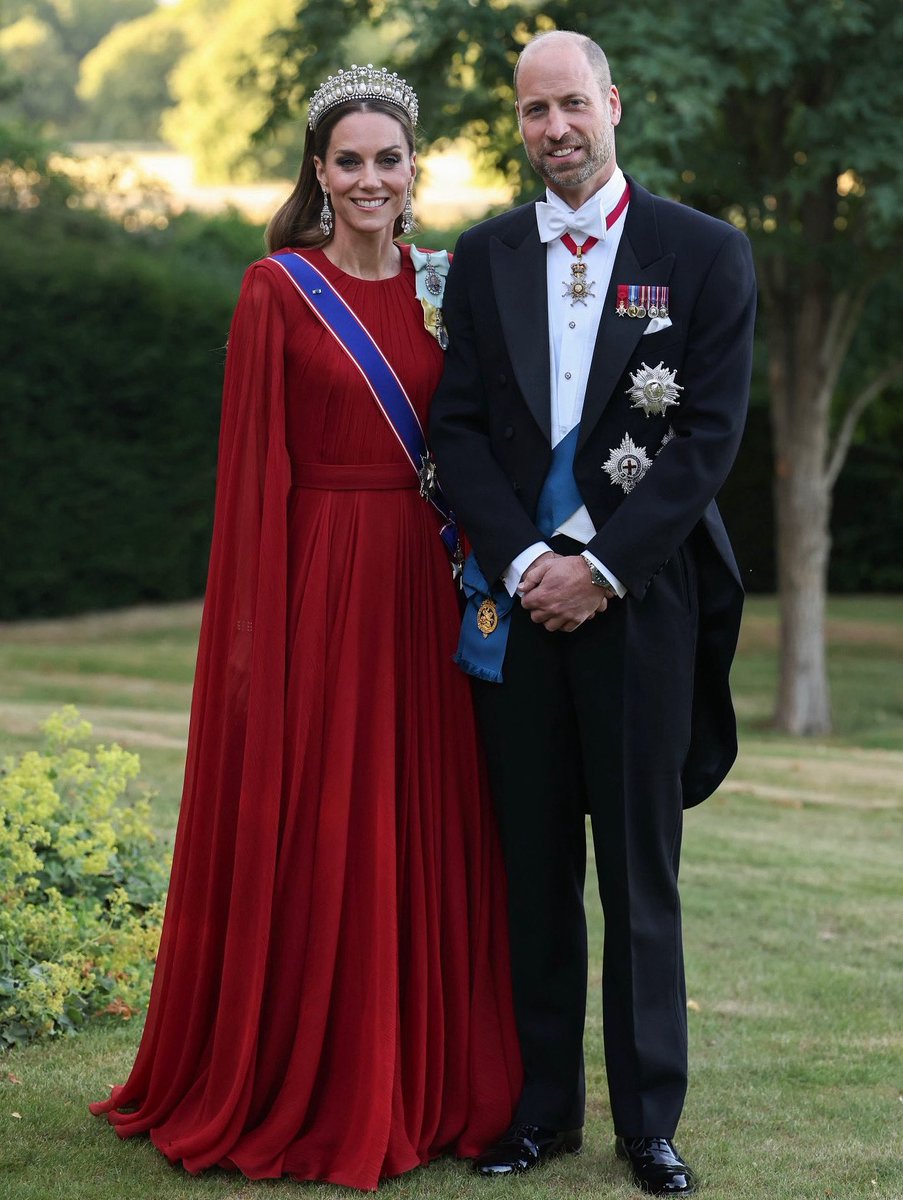 The Prince and Princess of Wales at the State Banquet tonight in honour of the French State Visit 🇬🇧🇫🇷