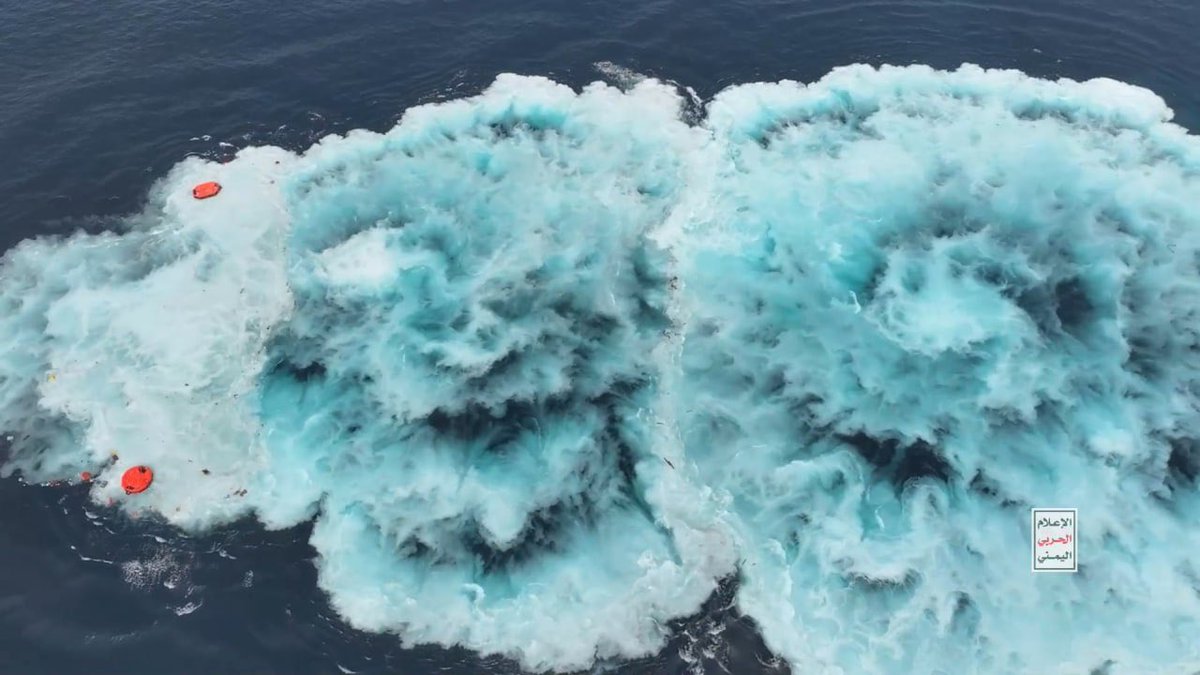 كما لو انها منحوتة من الزبرجد والمرجان ..
لوحة القرن الاولى على الاطلاق 
لم تبدعها ريشة فنان عالمي ولم تتخيلها خوارزميات الذكاء الصناعي
 بل ابدعتها ارادة شعب يماني ورسمتها قبضات ابطال ومجاهدين في القوات المسلحة اليمنية لتصبح ارقى واعظم لوحة تشكيلية في تاريخ الكون البشري 
#هوالله