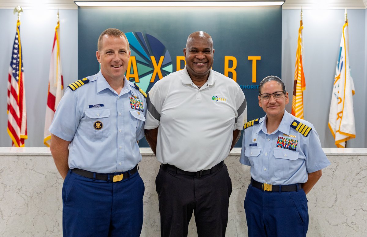 JAXPORT's tweet image. ⚓️This week, we mark the change of command for U.S. Coast Guard Sector Jacksonville.
Today, JAXPORT thanked outgoing Captain of the Port, Capt. Janet Espino-Young, for her dedicated service to Jacksonville’s maritime community over the past three years—a period of significant…