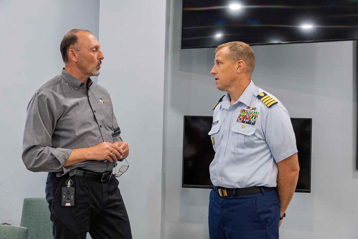JAXPORT's tweet image. ⚓️This week, we mark the change of command for U.S. Coast Guard Sector Jacksonville.
Today, JAXPORT thanked outgoing Captain of the Port, Capt. Janet Espino-Young, for her dedicated service to Jacksonville’s maritime community over the past three years—a period of significant…