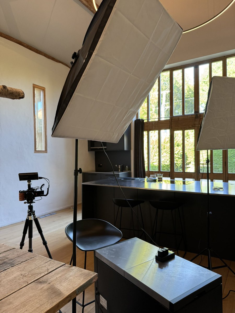 EagleAILabs's tweet image. Shooting day in the lab for the eagles today. 🦅

Stay tuned… 📡