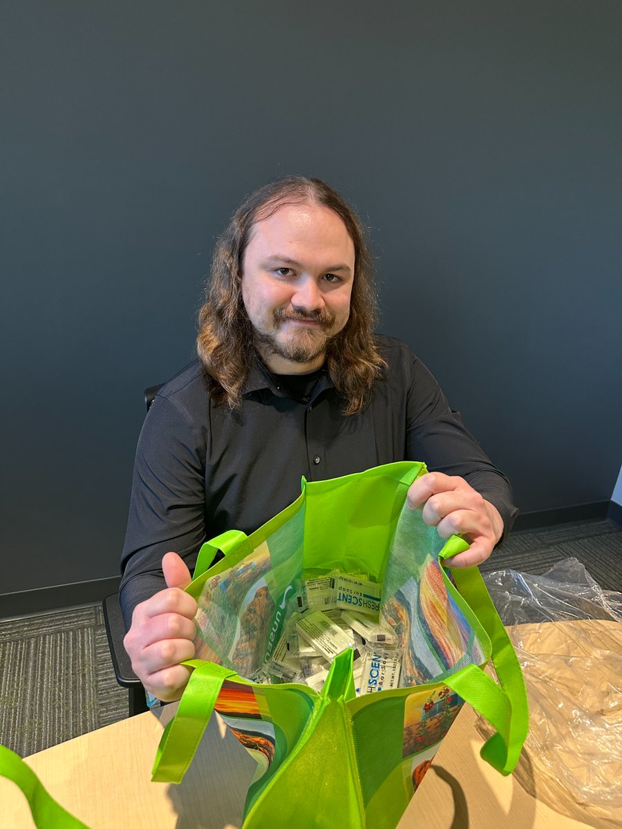 Our Journal Center Branch team proudly volunteered with @PBJFamilyServices, assembling hygiene kits for families in need! ❤️ We love supporting organizations making a difference! 🙌 #NusendaCares #CommunityStrong #PBJFamilyServices #VolunteerSpirit #PeopleHelpingPeople