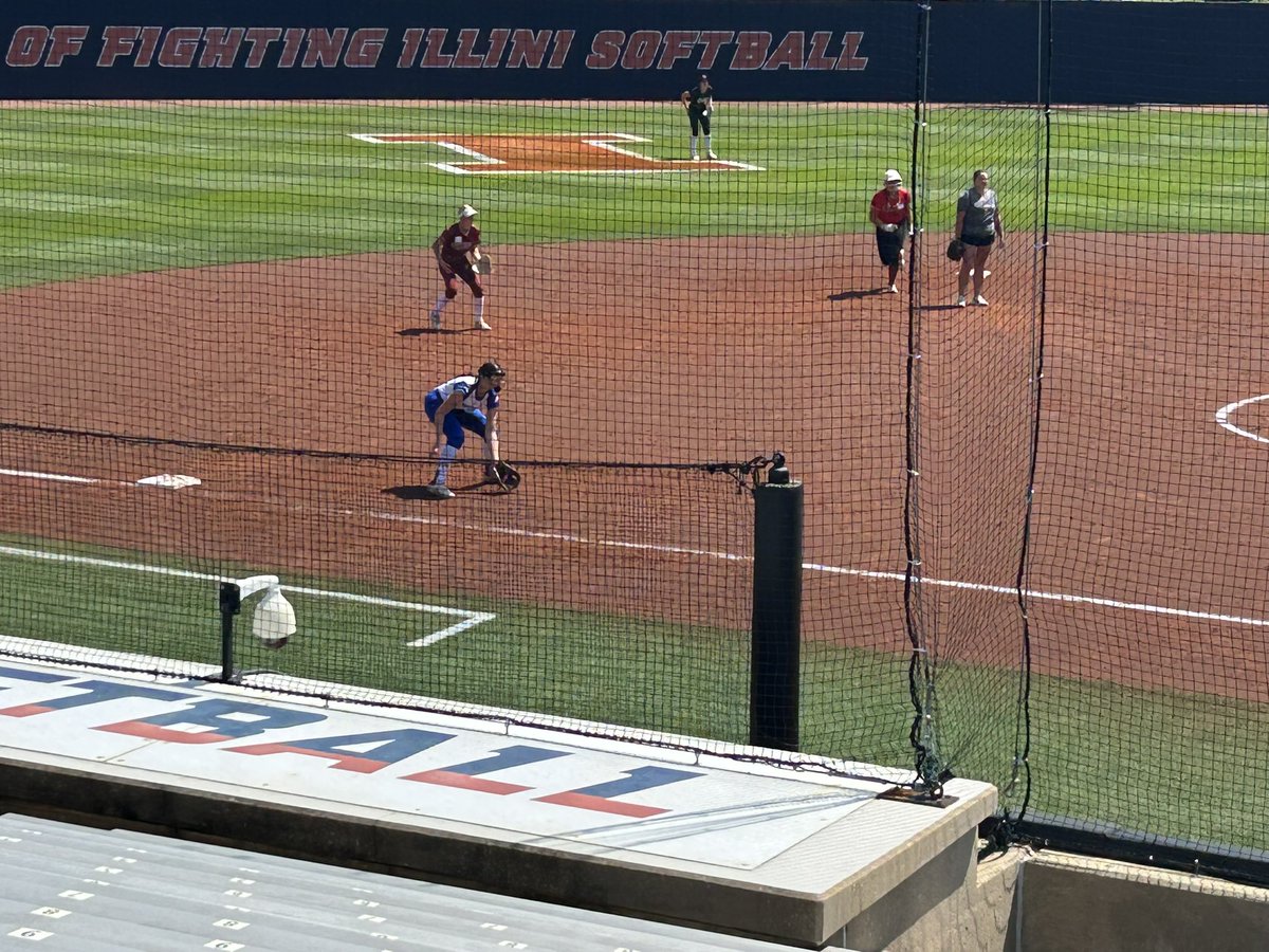 I had a great time at the Illini Elite Softball Camp today. Thank you to the players and Coaches for hosting an amazing camp and providing feedback. It was so fun seeing and working with <a href="/eileendonahue_/">Eileen Donahue</a>! 

<a href="/SelectFP15U_BH/">Select Fastpitch BH 15u</a> <a href="/RedHawkSB/">🥎 Marist Softball 🥎</a> <a href="/IlliniSB/">Illinois Softball</a> <a href="/TyraPerry13/">Tyra Perry</a> <a href="/Troutsta/">Laura Trout</a> <a href="/JulieHeitman3/">Julie Sewell Heitman</a>