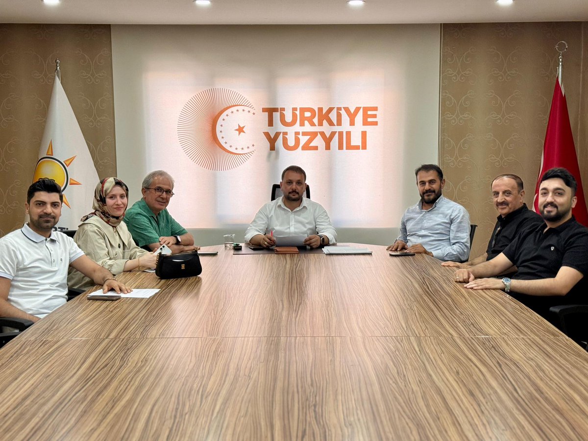 akpartiibatman's tweet photo. 📍AK Parti Batman İl Başkanlığı 

Merkez İlçe Başkanımız Sayın Fatih Doğu’nun başkanlığında ve koordinatörümüzün katılımıyla haftalık Merkez İlçe Yürütme ve Yönetim Kurulu Toplantımızı gerçekleştirdik.

Toplantıda, Şehrimiz  genelinde yürütülen çalışmalar değerlendirilmiş, önümüzdeki döneme ilişkin planlamalar üzerine istişarelerde bulunulmuştur.

@abuyukgumus @fnasiroglu @AvukatErsanAksu @SansiHuseyin @Fatihdogu1