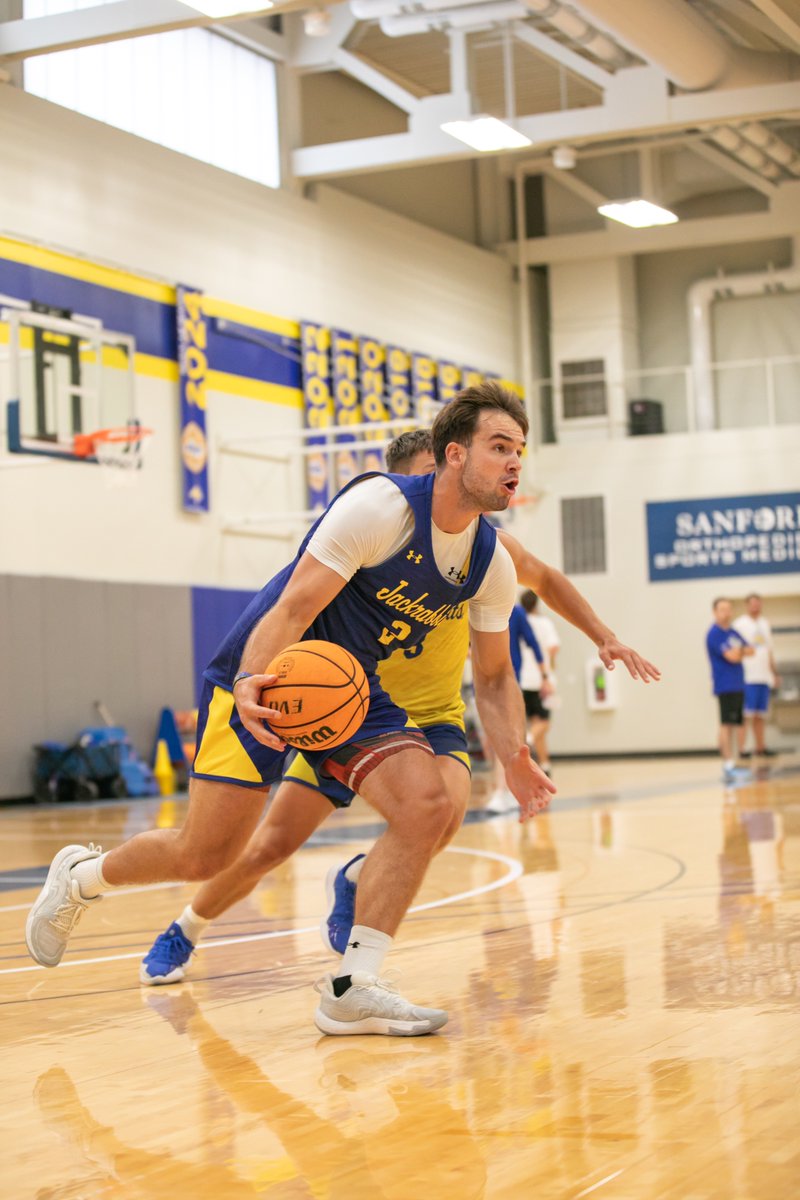 GoJacksMBB's tweet image. Dog days of summer 💪

#GoJacks 🐰