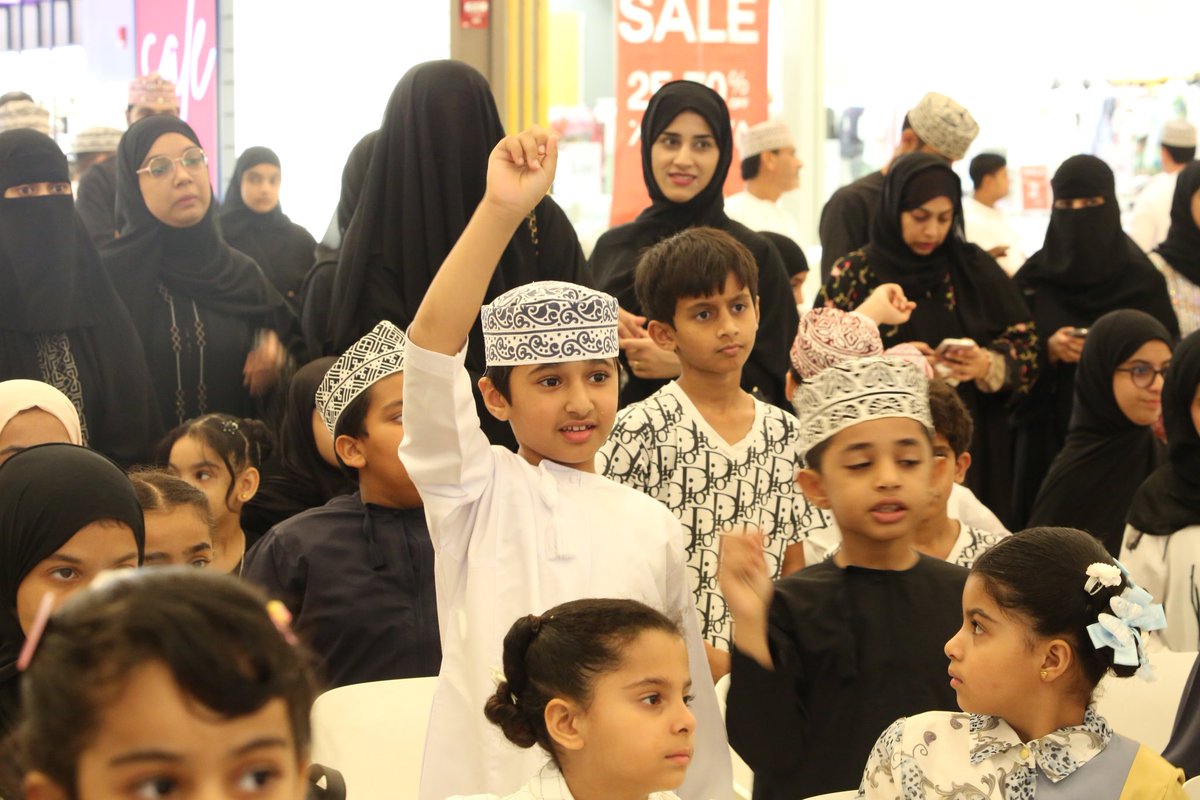 ♦️ تحت رعاية الفاضل/أحمد بن مصبح  البادي مدير إدارة الضرائب بمحافظة شمال الباطنة، لجنة كتاب وأدباء المحافظة تنظم فعالية بعنوان(حكايات تحت الماء)معنية بأدب الطفل والناشئة، وذلك ضمن المراكز الصيفية التي يشرف عليها مكتب محافظ شمال الباطنة، وذلك بمشاركة واسعة من الأطفال وأولياء