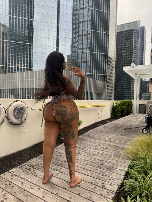 Watch 🇳🇬Eze Nwanyi Ifeoma ✨'s leaked NSFW photo on TwXstars