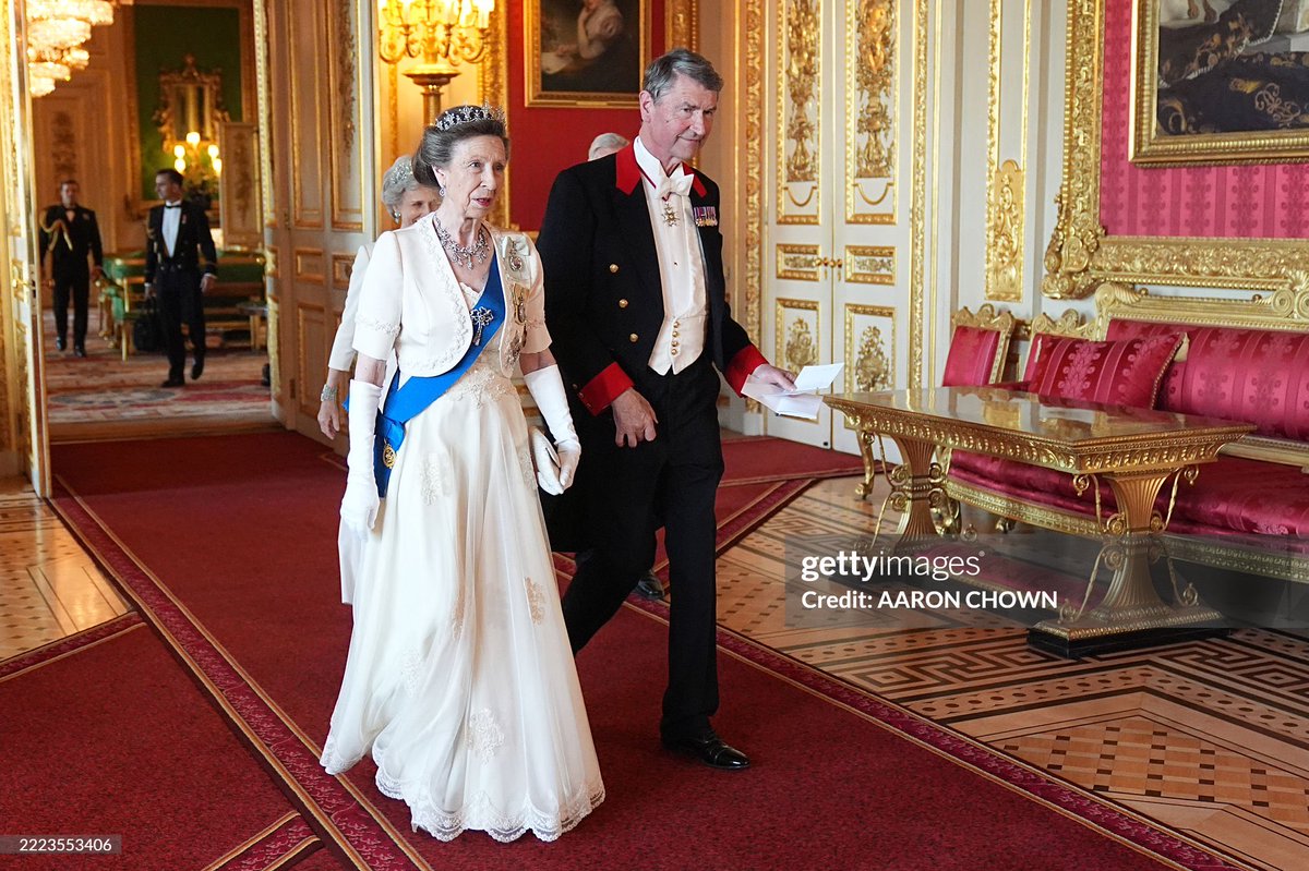 First look at The Princess Royal and Sir Tim Laurence at the State Banquet tonight in honour of the French State Visit 🇬🇧🇫🇷