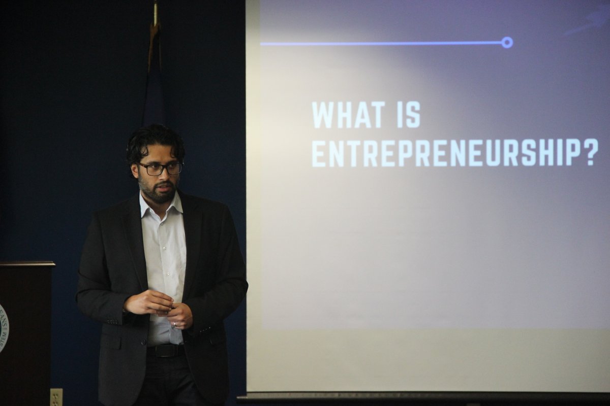 UofNO's tweet image. This afternoon was the inaugural session of our new Startup Studio course, a collaboration of several faculty members from the business, computer science, and liberal arts programs. This free course aims to provide students with the fundamentals of entrepreneurship.