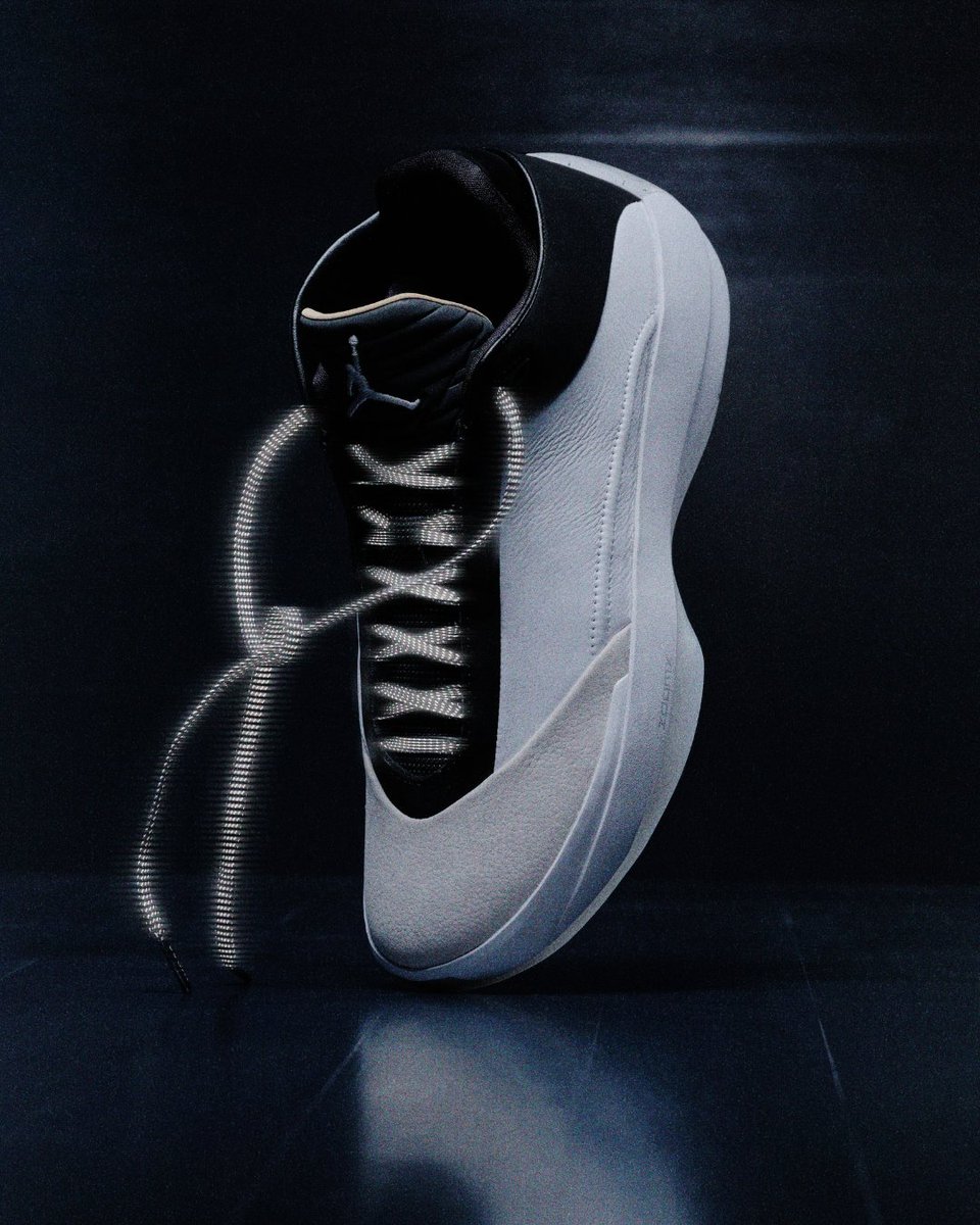 Foot Locker tweet media