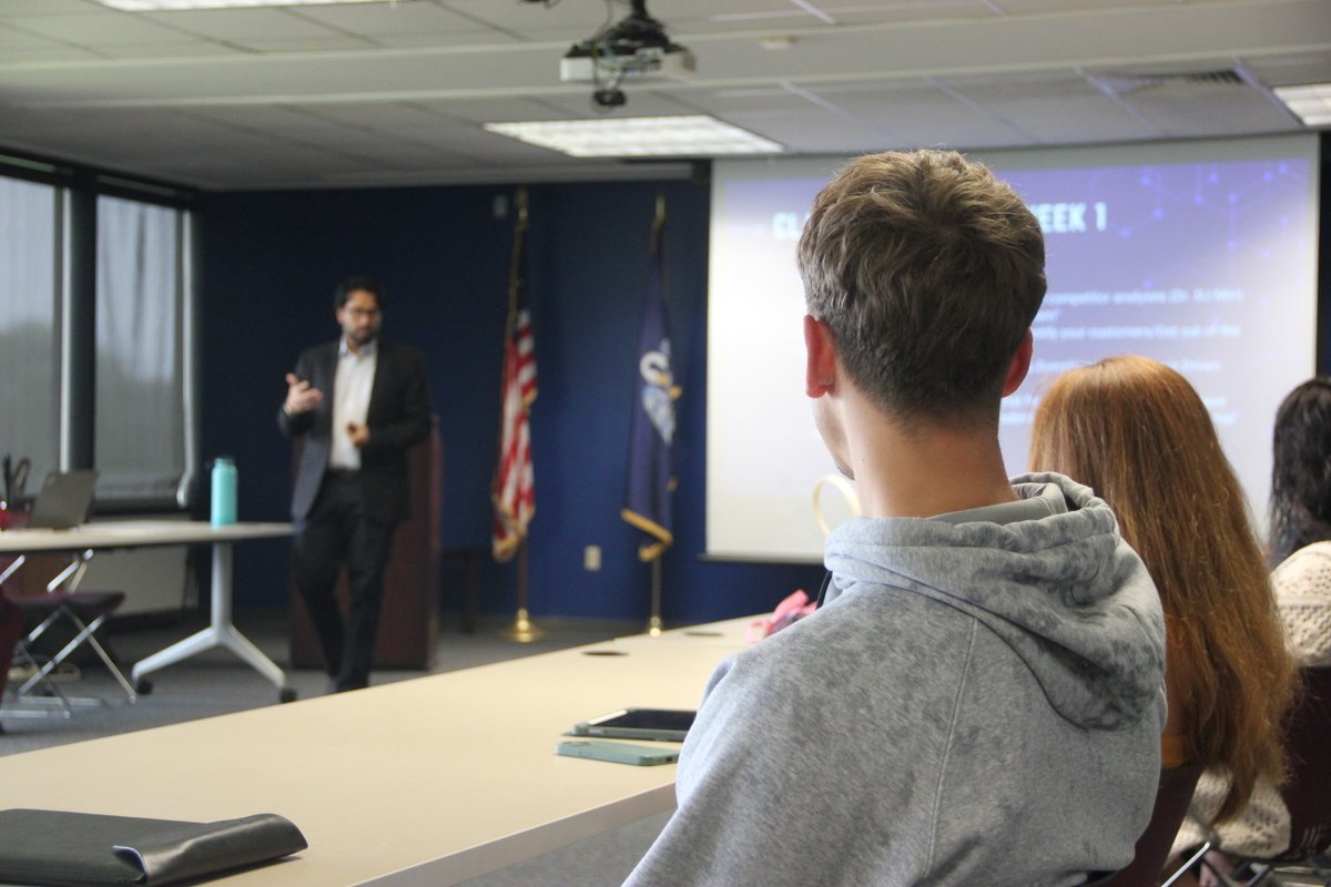 UofNO's tweet image. This afternoon was the inaugural session of our new Startup Studio course, a collaboration of several faculty members from the business, computer science, and liberal arts programs. This free course aims to provide students with the fundamentals of entrepreneurship.
