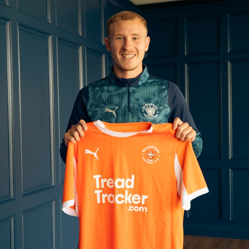 BlackpoolFC's tweet photo. The Club is delighted to announce the signing of Jordan Brown on a four year deal from @leytonorientfc.

🍊 #UTMP | https://t.co/CXzepjKWWB