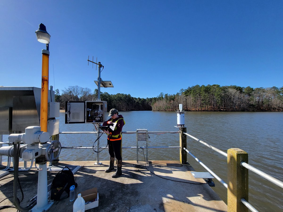 July is National Lakes Month! We monitor water quality and levels at many lakes in the SAWSC, like Lake Johnson in NC. SAWSC Hydrologic Technician Lara Chapman is pictured. 📸 Sarina Little. Click the link to view the data. ow.ly/MTTr50WiEbl #TechTuesday #CityofRaleigh