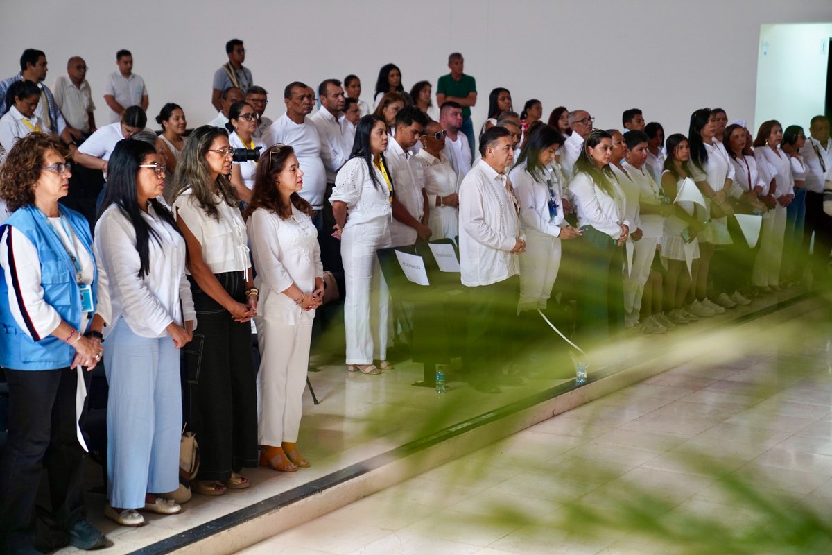 Hoy, desde Valledupar, Cesar, la directora de la <a href="/ARNColombia/">Agencia para la Reincorporación y la Normalización</a>, <a href="/AlejamillerR/">Alejandra Miller R</a>, lideró el acto simbólico ‘Diálogos que restauran: conocer y reconocer para no repetir’, como cierre al proceso restaurativo que lidera la <a href="/ARNColombia/">Agencia para la Reincorporación y la Normalización</a> con víctimas y comparecientes de Fuerza Pública.