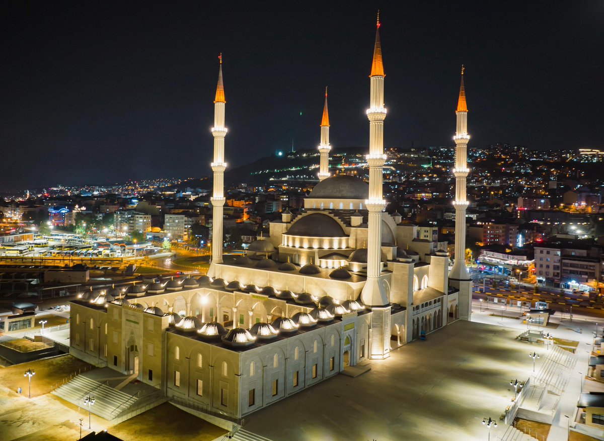 Büyüklüğü ve görünüşüyle, #Trabzon’un güzelliğine güzellik kattı… 🕌 

Hanife Hatun Camimizin açılışı, 11 Temmuz Cuma günü saat 11.00’de…