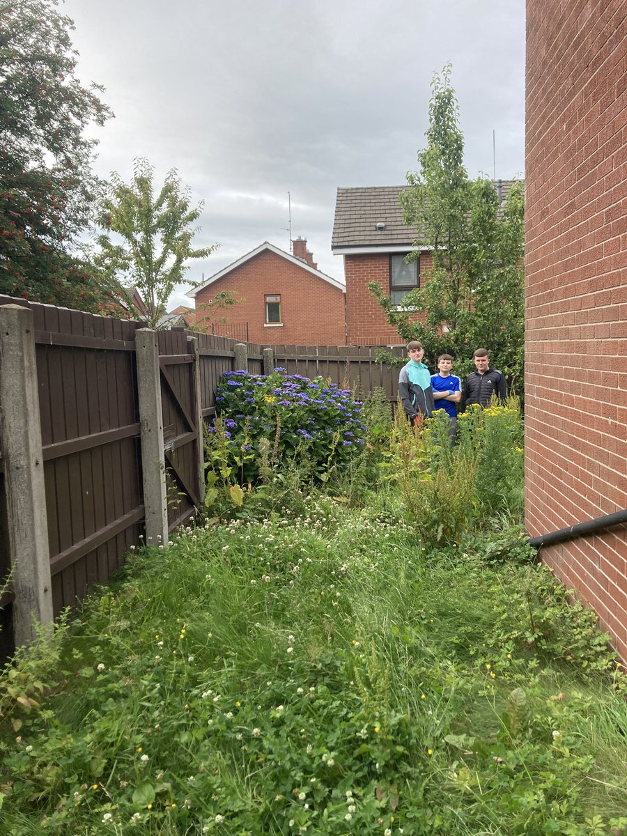 artilleryyc's tweet image. Lads did makeovers on 3 pensioners gardens tonight. Cut grass, cut back bushes and trees and fitted safety lights in each garden. A hell of a shift tonight, back out tomorrow morning and Thursday night.