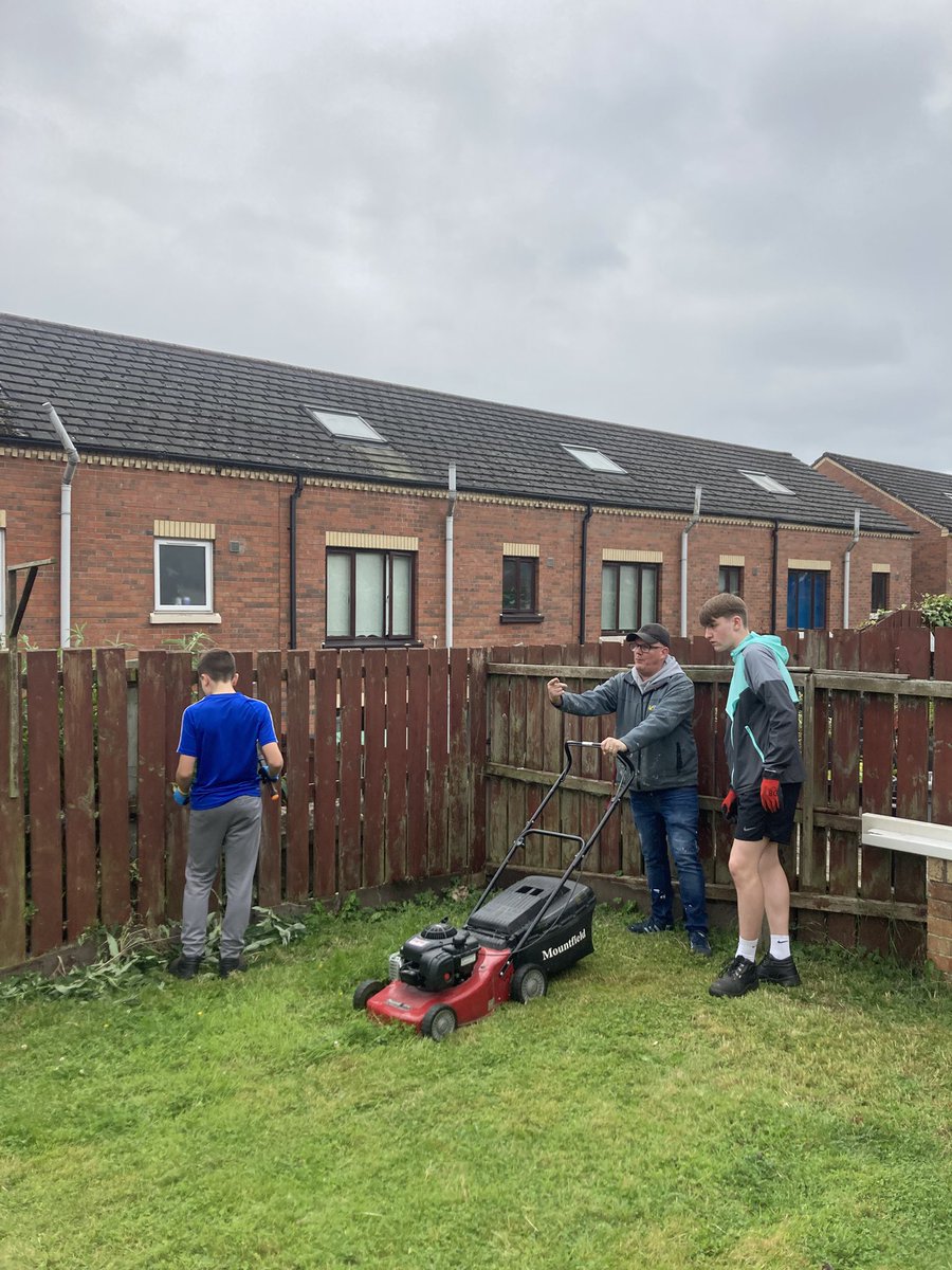 artilleryyc's tweet image. Lads did makeovers on 3 pensioners gardens tonight. Cut grass, cut back bushes and trees and fitted safety lights in each garden. A hell of a shift tonight, back out tomorrow morning and Thursday night.