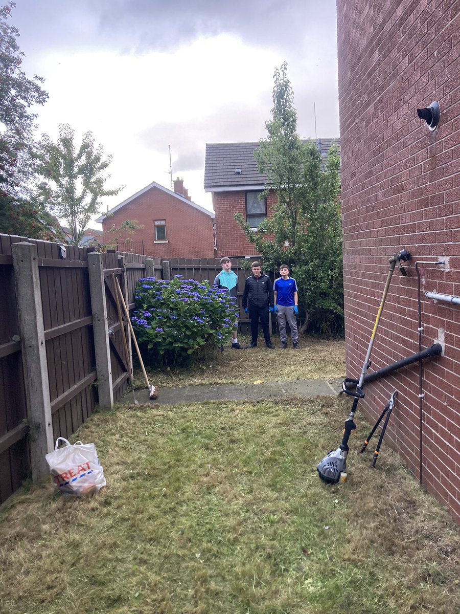 artilleryyc's tweet image. Lads did makeovers on 3 pensioners gardens tonight. Cut grass, cut back bushes and trees and fitted safety lights in each garden. A hell of a shift tonight, back out tomorrow morning and Thursday night.