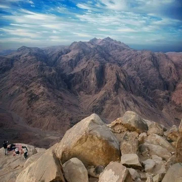 ScreenMix's tweet photo. الوادي المقدس في شبه جزيرة سيناء - مصر ❤

"إِنِّي أَنَا رَبُّكَ فَاخْلَعْ نَعْلَيْكَ إِنَّكَ بِالْوَادِ الْمُقَدَّسِ طُوًى" https://t.co/Qikjur4TBa