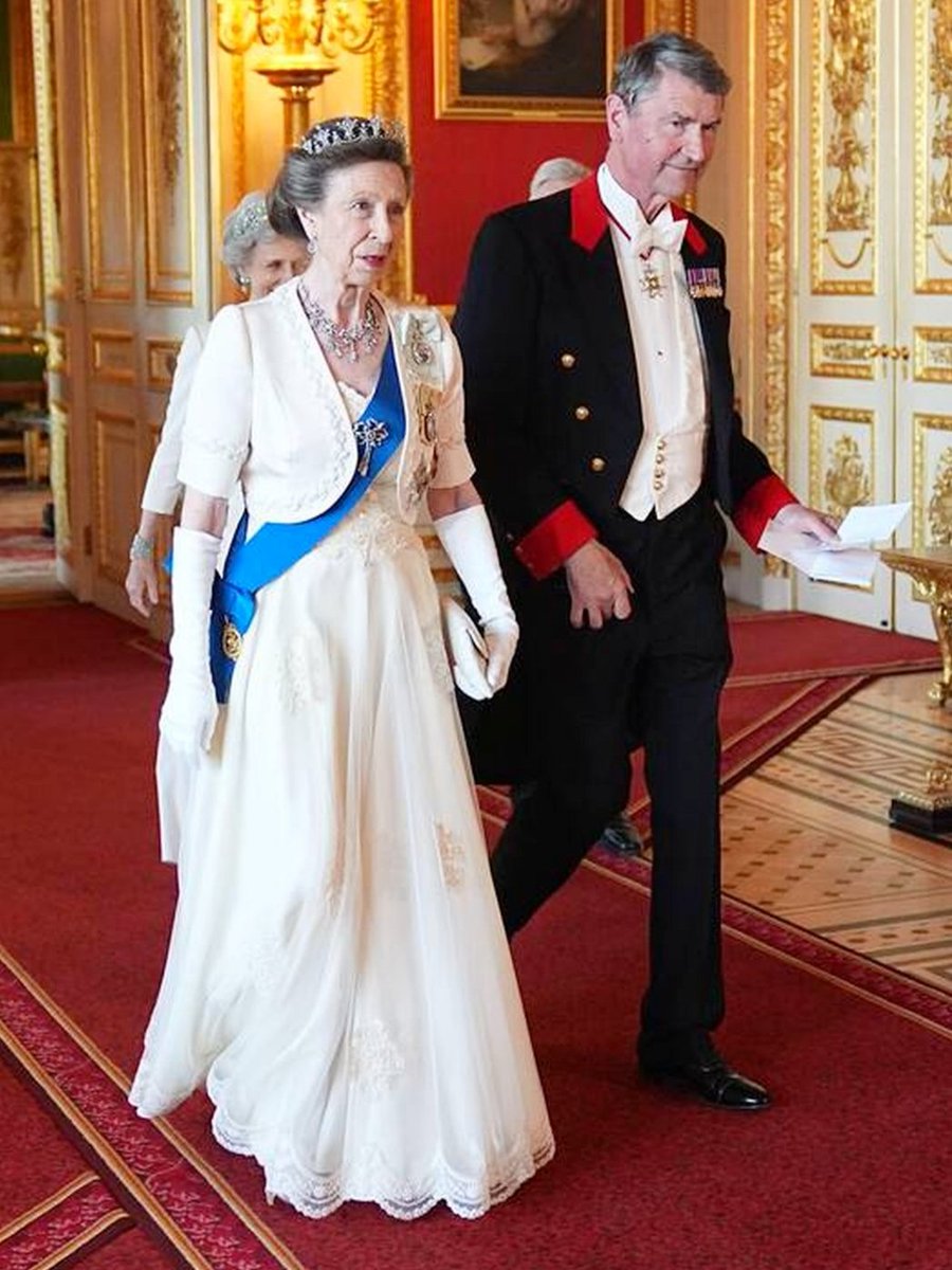 Princess Anne and Sir Tim Laurence attending the French State Banquet at Windsor Castle, today! ✨

They look Amazing 😍♥️