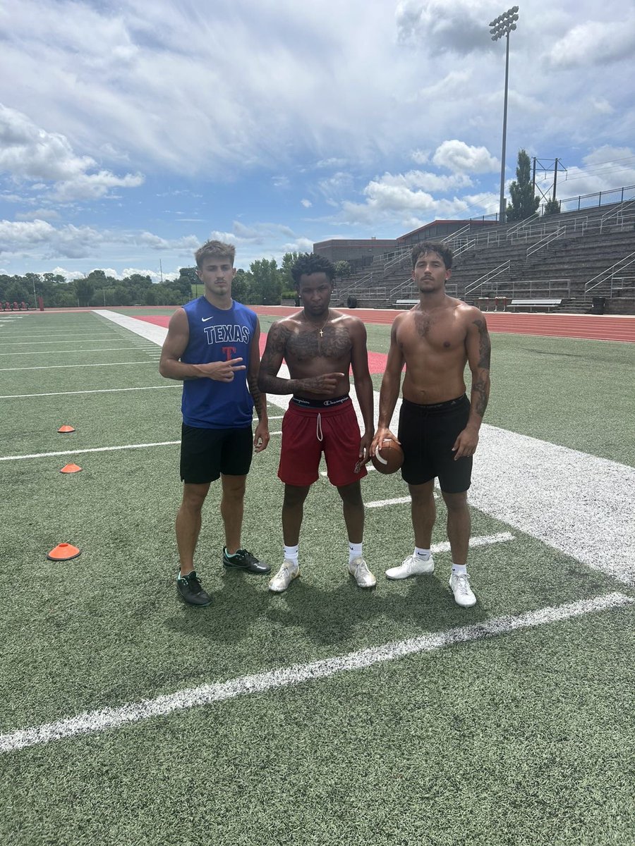 Dem boyz!!! <a href="/GabrielHoskin7/">⭐️Gabriel Hoskins</a> <a href="/davionwinton03/">Davion</a> <a href="/CoachCoulson_/">Caden Coulson</a> <a href="/minnick_th33482/">Thomas Minnick</a>