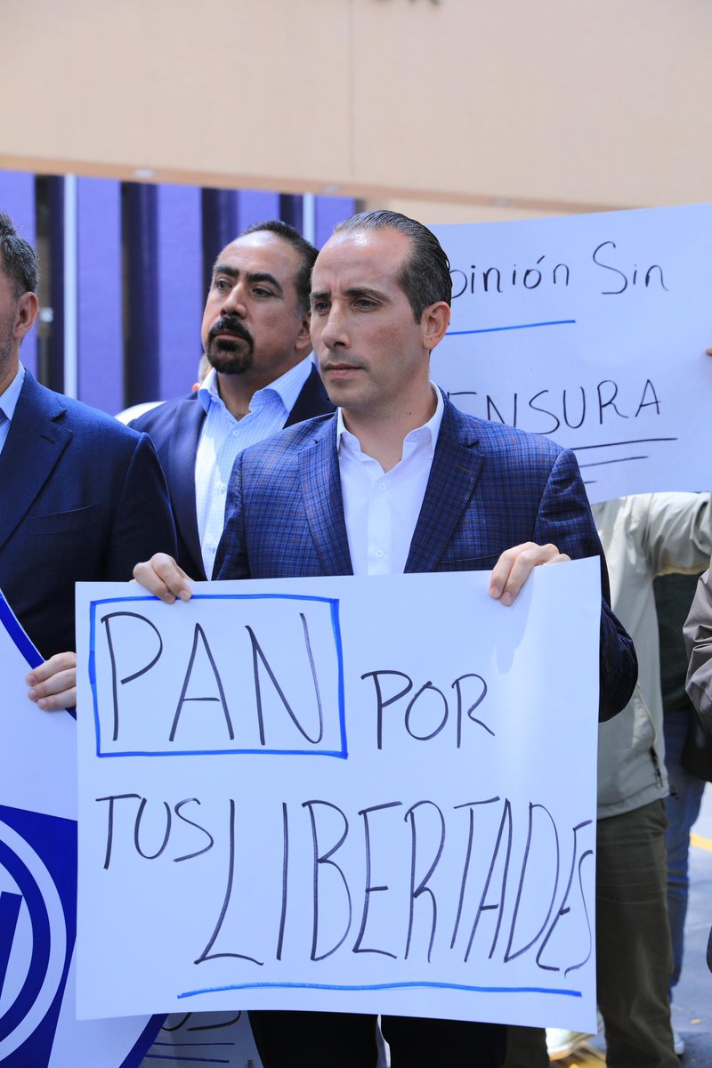 marioriestra's tweet photo. En @AccionNacional, siempre defenderemos las libertades y caminaremos de la mano de la ciudadanía.

Por ello, atendiendo el llamado de la sociedad y especialistas, acompañamos a nuestro presidente nacional, @JorgeRoHe, a presentar la Acción de Inconstitucionalidad en contra de la #LeyCensura.

La democracia requiere las más amplias garantías para la libertad de expresión.