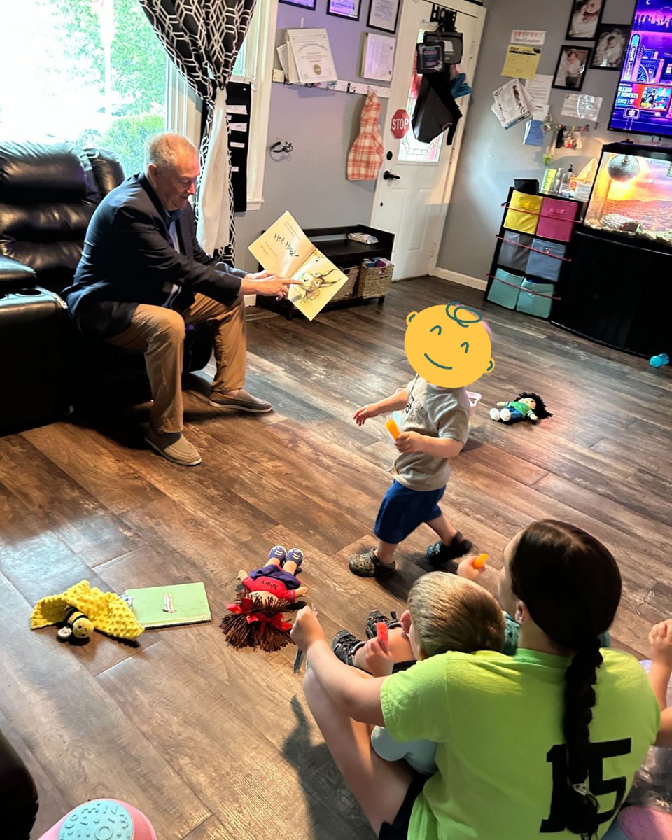 NebraskaEarly's tweet image. #ParentAmbassador Taylor Furnas is bringing kids and leaders together through storytime in her in-home child care! 📖 NE Senator Bob Hallstrom stopped by, showing advocacy can start with a book!
👉 You can join the Parent Ambassador program, too! Apply: nebraskaearly.org/parents/neamba…