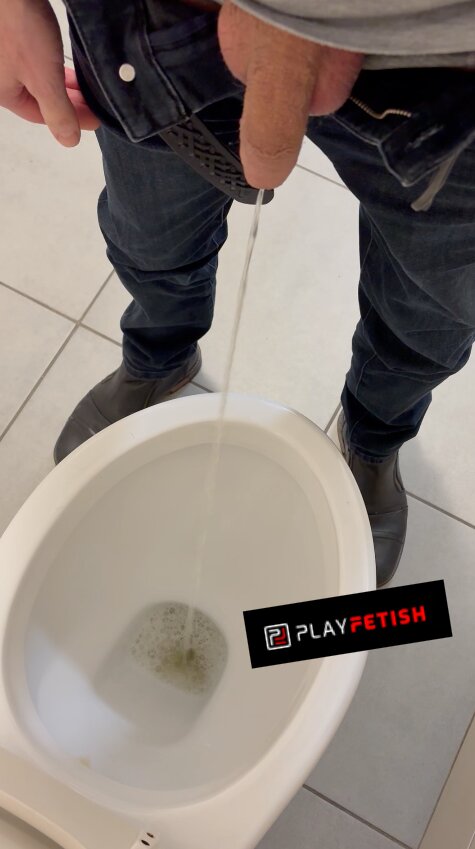 Envie de servir d'urinoir ? viens sur @playfetish ! 
le site de rencontre #fetish #kinky
inscrit toi grace a mon lien PlayFetish.com/@xxl_22cm 
🔥🚾💦💦💦💦💦🍺😜