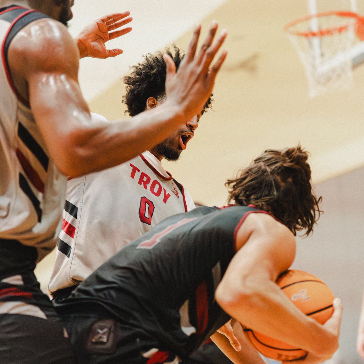 TroyTrojansMBB's tweet image. Summer days 🤘

#TakeTheStairs | #OneTROY ⚔️🏀