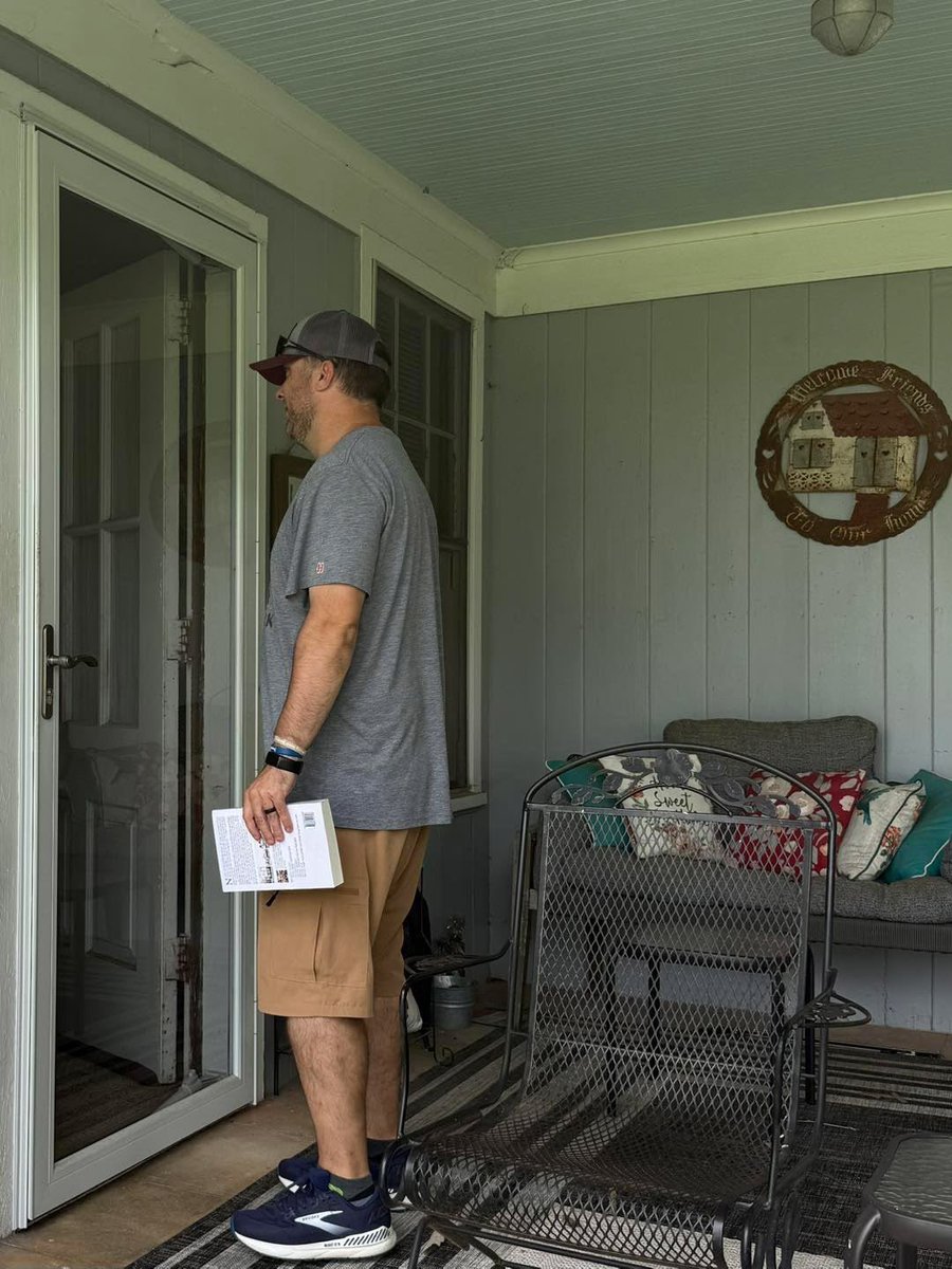 GaryALloyd's tweet photo. Hand-delivering a copy of The Model City on a “service porch” in the #CahabaProject.
Check for those two words in quotations in the Table of Contents to find a chapter in the book to learn where this book went. 😏 https://t.co/m9OfhSpngY