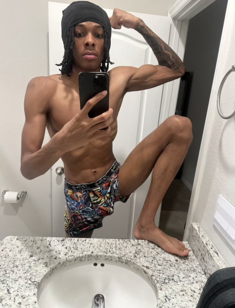 MikeBigDXxX's tweet photo. Drop "plz" in the comments to unlock my full nudyz drop https://t.co/NICrFqLEE4