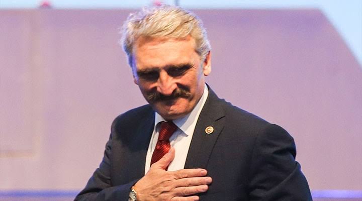 Ahmet Hamdi Çamlı “1923 kanlı darbedir” demiş…

Haklı olabilir, çünkü o gün kul oldular, biz vatandaş!

Cumhuriyetin tokatı  hâlâ suratında zonkluyor demek ki…🤣🤣