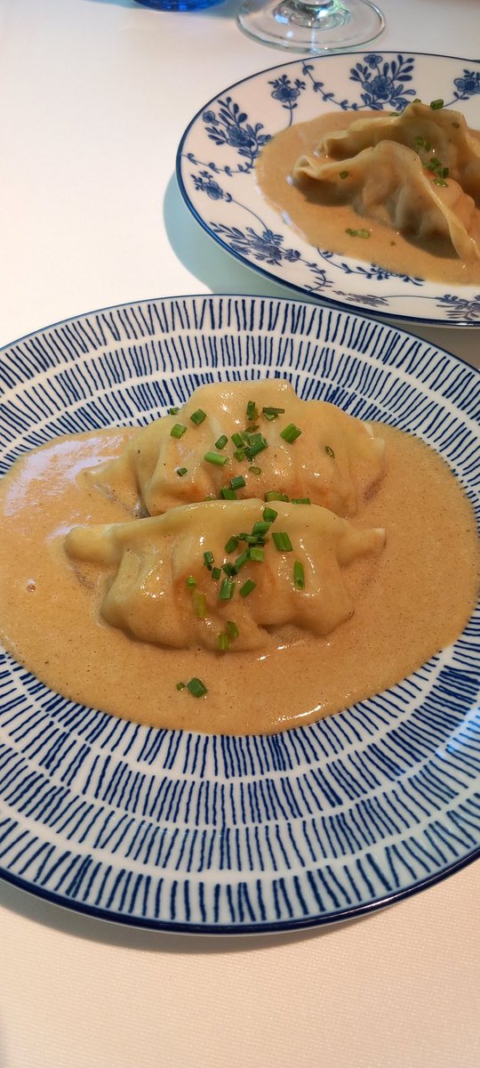 PepGranellTrave's tweet photo. Lo de hoy ha sido un homenaje a toda regla. Intentaremos repetir mañana o jueves noche. 
Inolvidable
*Ensaladilla 
*Brócoli, kimchie y canela
*Gyozas con salsa de foie
*Pluma Ibérica (llorar)
#caceres #Extremadura #gastrolovers #solrepsol #cuisine #tweet #Tweeter https://t.co/qDr0qfDhf9