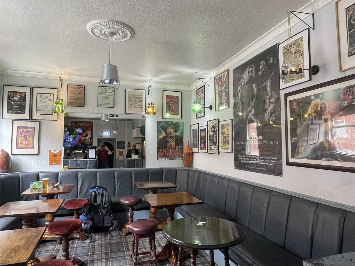 Halfa1965's tweet image. On my way home yesterday, changing at #Crewe, popped into #EarlOfChester (as it’s in mighty #GoodBeerGuide) &amp;amp; happy to say both beers &amp;amp; folks there were excellent! Recommended if down Crewe way (not far to walk from station). And what a selection of rock posters!