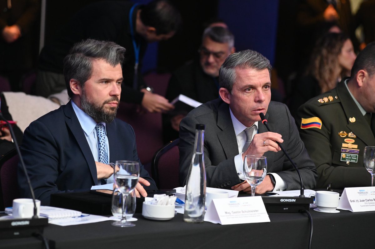 bg_buitrago's tweet image. Estrategia Triángulos, capítulo Cono Sur, ha sido todo un éxito. Más de 10 países y 52 autoridades LATAM & Caribe con Organismos multilaterales y sector privado construyeron ruta estratégica, técnica y operativa para próximo año. Gracias @OEA_DDOT @MinSeguridad_Ar y @BipStrategos