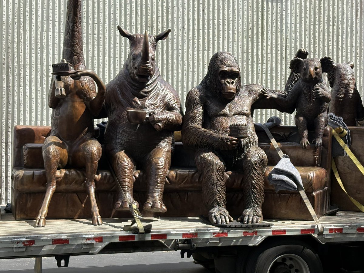 TimMacdowall's tweet image. I don’t know where this truck is going, but I wanna go!!
New Smyrna Beach, FL.