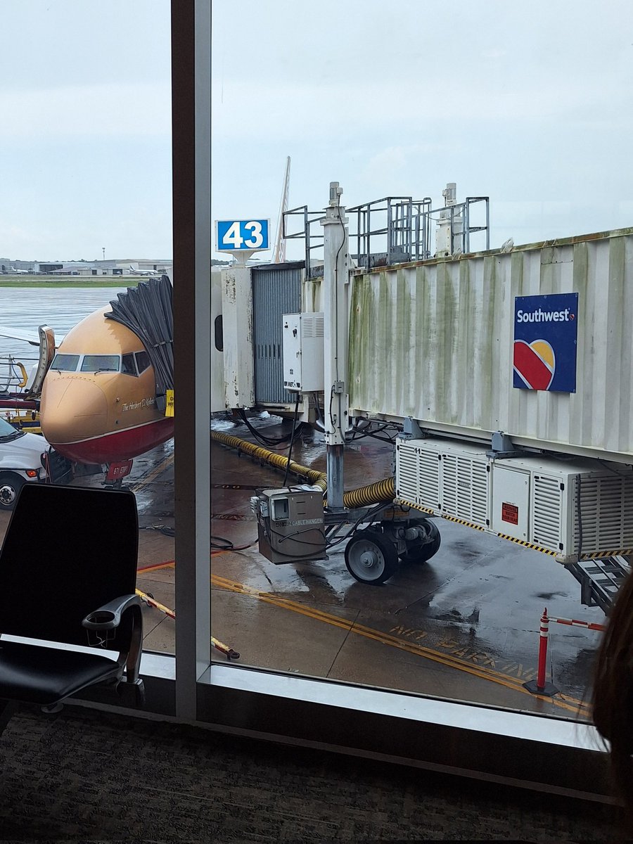 daveBackstageOL's tweet image. Hey @SouthwestAir ! Flying #HerbKelleher One today!