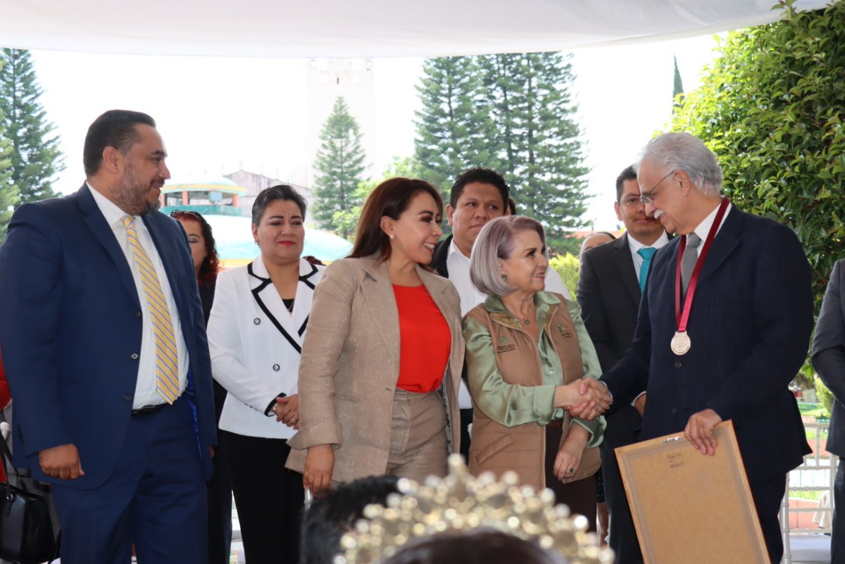 Poder Judicial del Estado de Hidalgo (@pjehidalgo) on Twitter photo En el 479 Aniv. de #Actopan, la Magda. Presidenta <a href="/Rebeca_AladroE/">Rebeca Aladro Echeverria</a> asistió a la entrega de la Medalla al Mérito “Genaro Guzmán Mayer” 2025 al Dr. Carlos Martínez Assad.
#SomosPoderJudicial, presentes en el fortalecimiento de la legalidad y la vida pública. En el 479 Aniv. de #Actopan, la Magda. Presidenta <a href="/Rebeca_AladroE/">Rebeca Aladro Echeverria</a> asistió a la entrega de la Medalla al Mérito “Genaro Guzmán Mayer” 2025 al Dr. Carlos Martínez Assad.
#SomosPoderJudicial, presentes en el fortalecimiento de la legalidad y la vida pública.