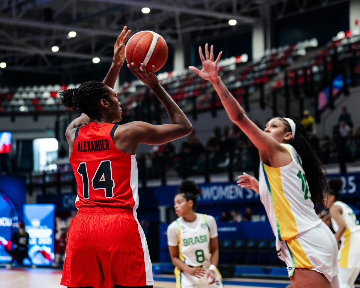 CuseWBB's tweet image. Another international medal for @kjalexan40 🥉🇨🇦
Our all-time leader in career points continues to shine on the international stage. Kayla helped @canadabasketball podium at FIBA Women’s AmeriCup while averaging 10.1 ppg
Read more: cuse.com/news/2025/7/8/…
📸 @FIBA