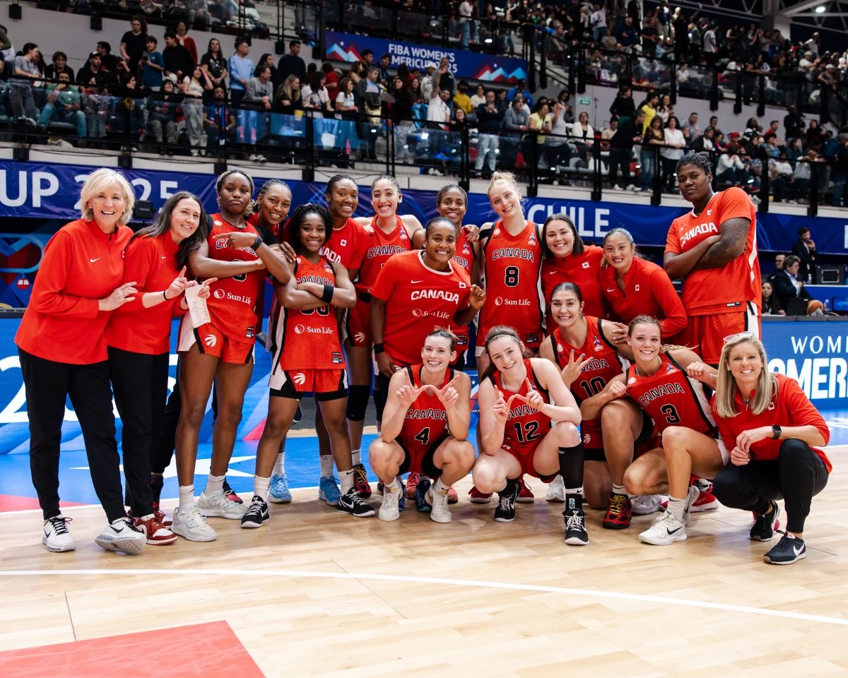 CuseWBB's tweet image. Another international medal for @kjalexan40 🥉🇨🇦
Our all-time leader in career points continues to shine on the international stage. Kayla helped @canadabasketball podium at FIBA Women’s AmeriCup while averaging 10.1 ppg
Read more: cuse.com/news/2025/7/8/…
📸 @FIBA