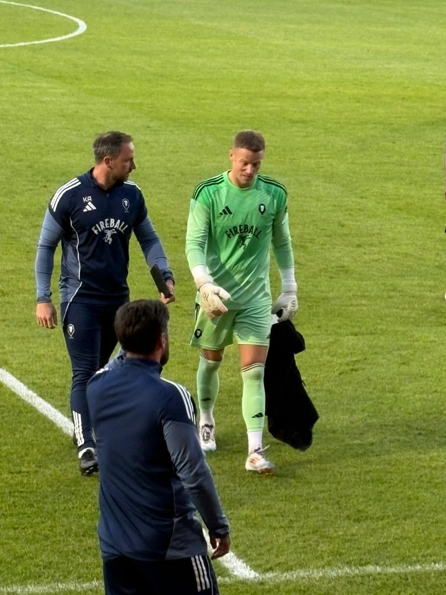 Fourth Tier Fever - THE DECK (@fourthtierfever) on Twitter photo Former Lincoln City and Barrow Goalkeeper Paul Farman is on trial at Salford City
Good luck <a href="/paulfarman23/">Paul Farman</a>
#weareimps #wearesalford #barrowafc Former Lincoln City and Barrow Goalkeeper Paul Farman is on trial at Salford City
Good luck <a href="/paulfarman23/">Paul Farman</a>
#weareimps #wearesalford #barrowafc